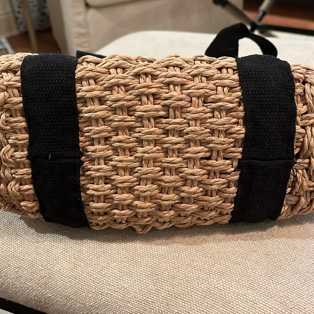 Crochet Straw Tote with Black Strap/NWOT - Picture 7 of 11